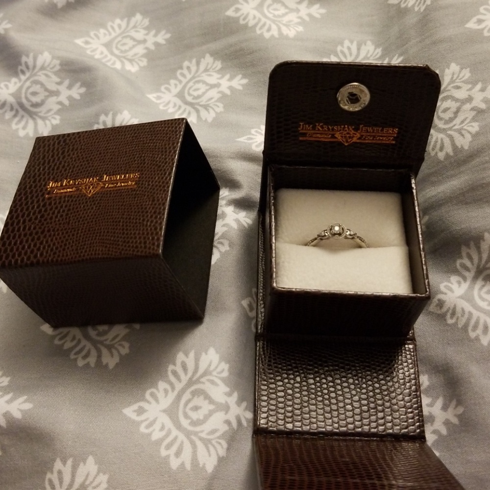 Diamond ring - Picture 2 of 4